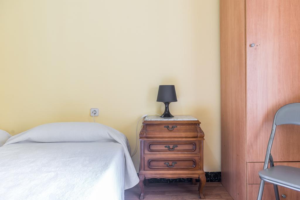 Hostel Turistic Castell Barcelona Bagian luar foto