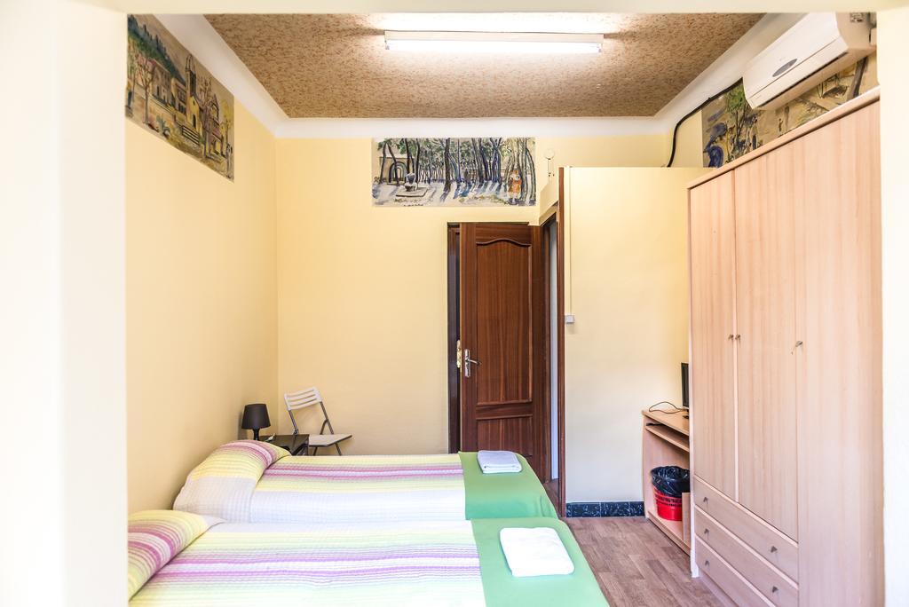 Hostel Turistic Castell Barcelona Bagian luar foto