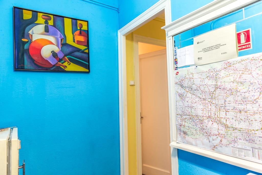 Hostel Turistic Castell Barcelona Bagian luar foto