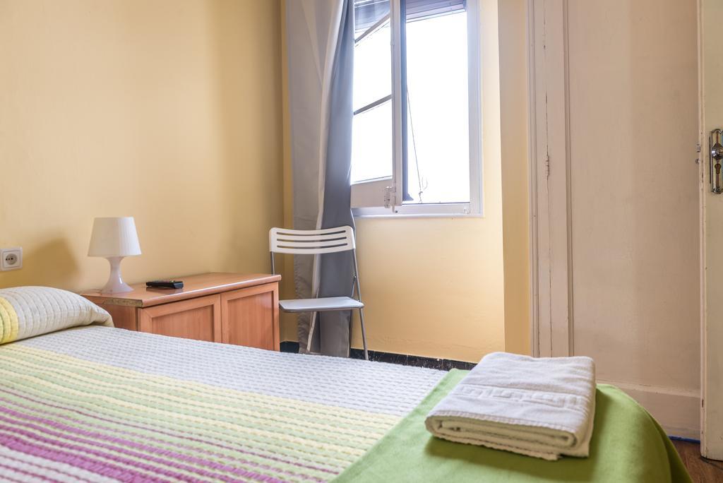 Hostel Turistic Castell Barcelona Bagian luar foto
