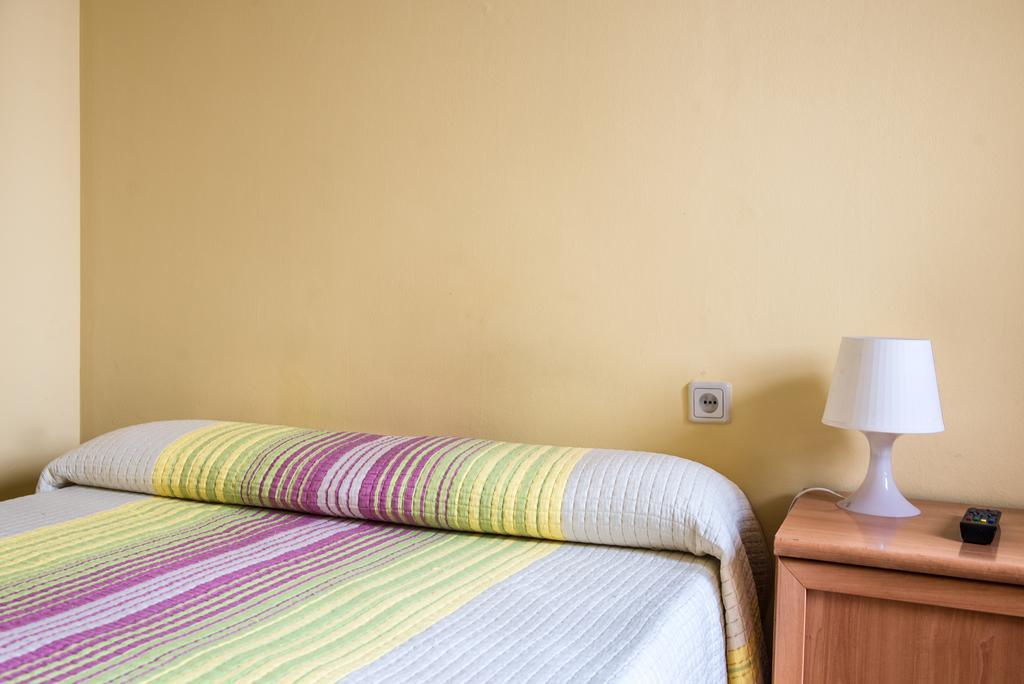Hostel Turistic Castell Barcelona Bagian luar foto