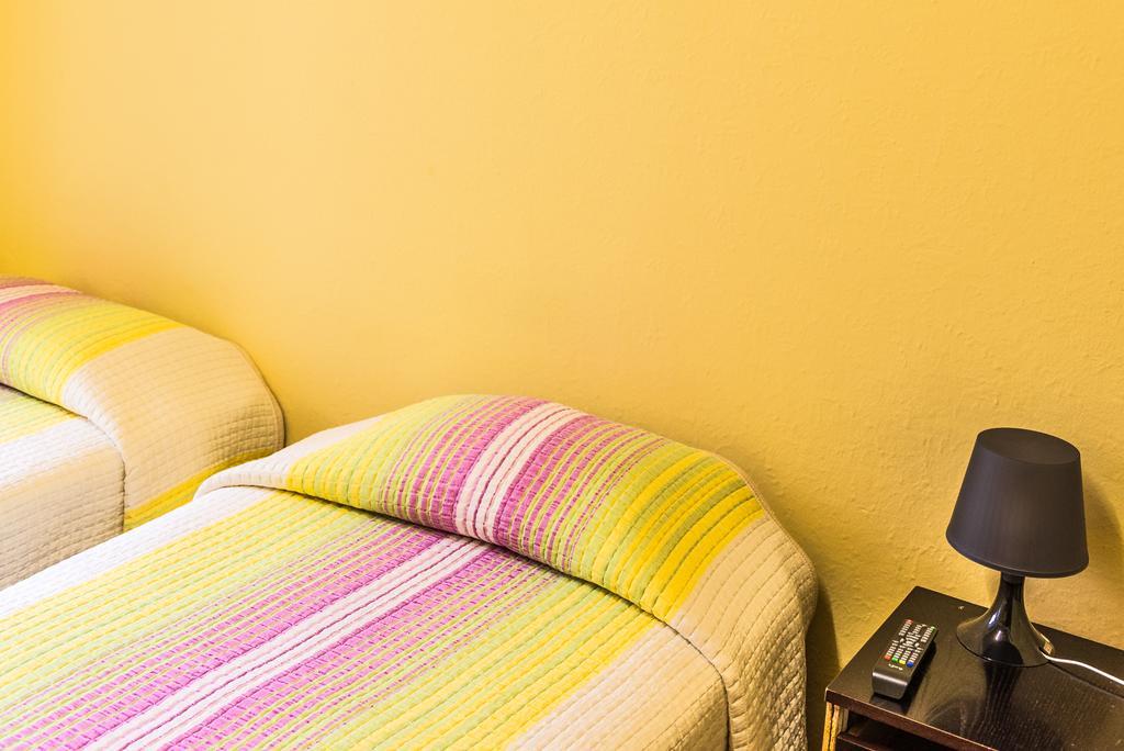 Hostel Turistic Castell Barcelona Bagian luar foto