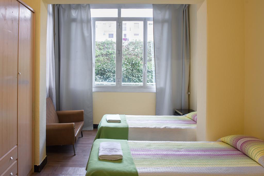 Hostel Turistic Castell Barcelona Bagian luar foto