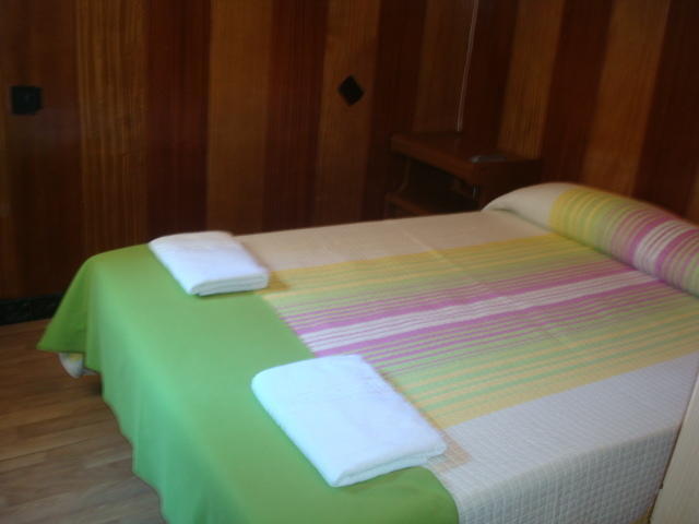 Hostel Turistic Castell Barcelona Bagian luar foto